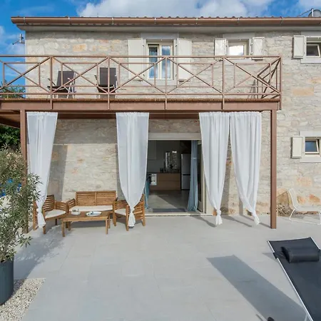 Famiglia In Vila *